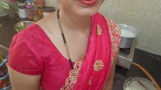 Индийская горячая бхабхи трахается на кухне с девером в собачьем стиле, четкое аудио на хинди порно